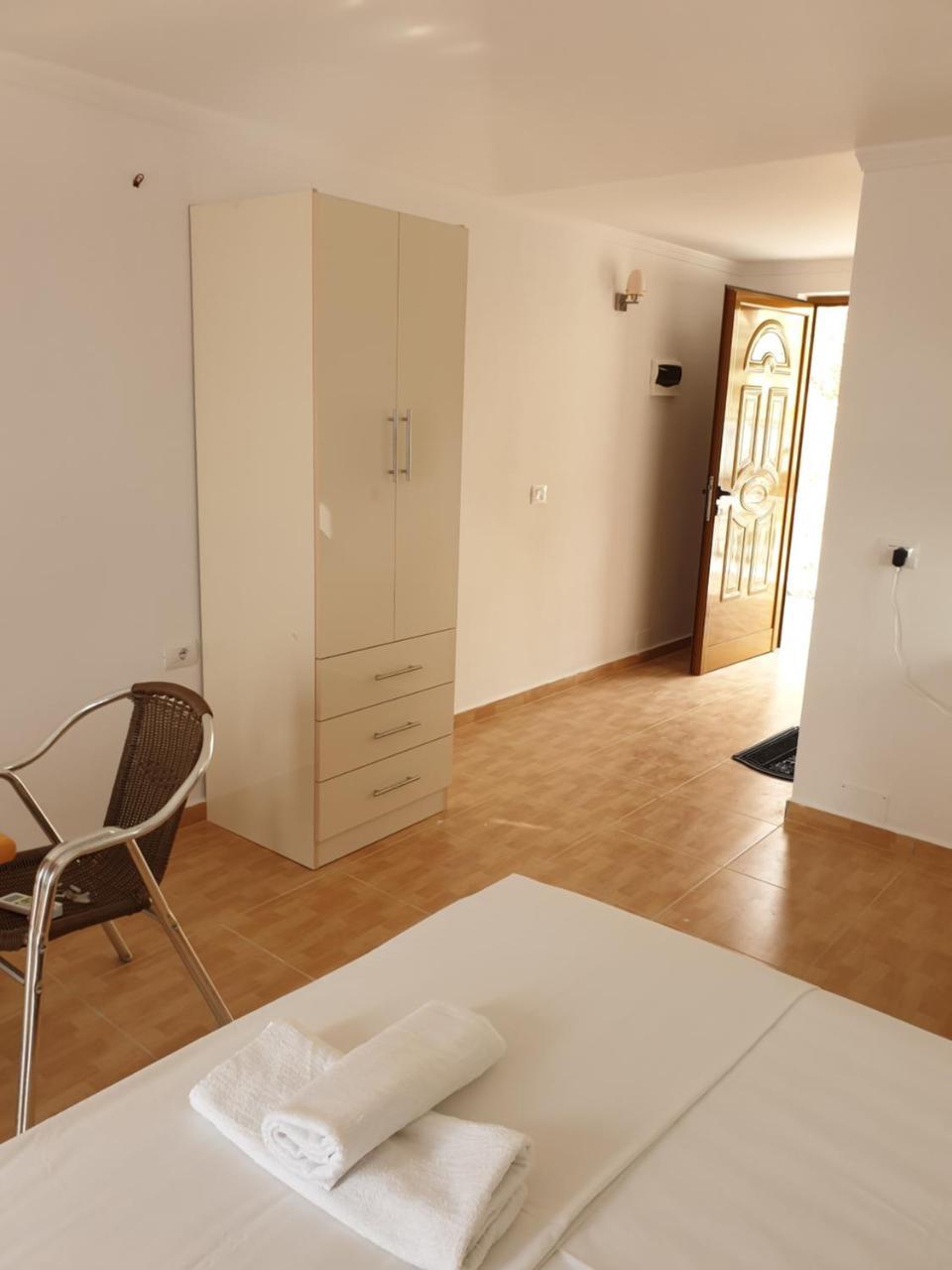 Hotel Lagjini Lukove Luaran gambar